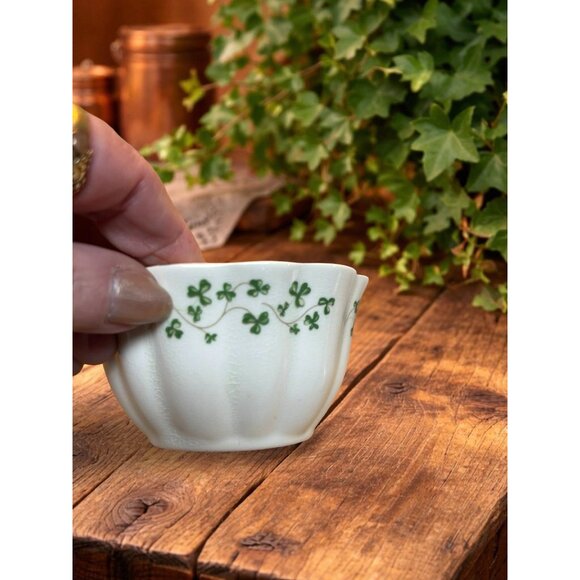 Vintage Royal Tara Shamrock Creamer and Sugar Bowl Set Ireland Fine Bone China C - Picture 3 of 7